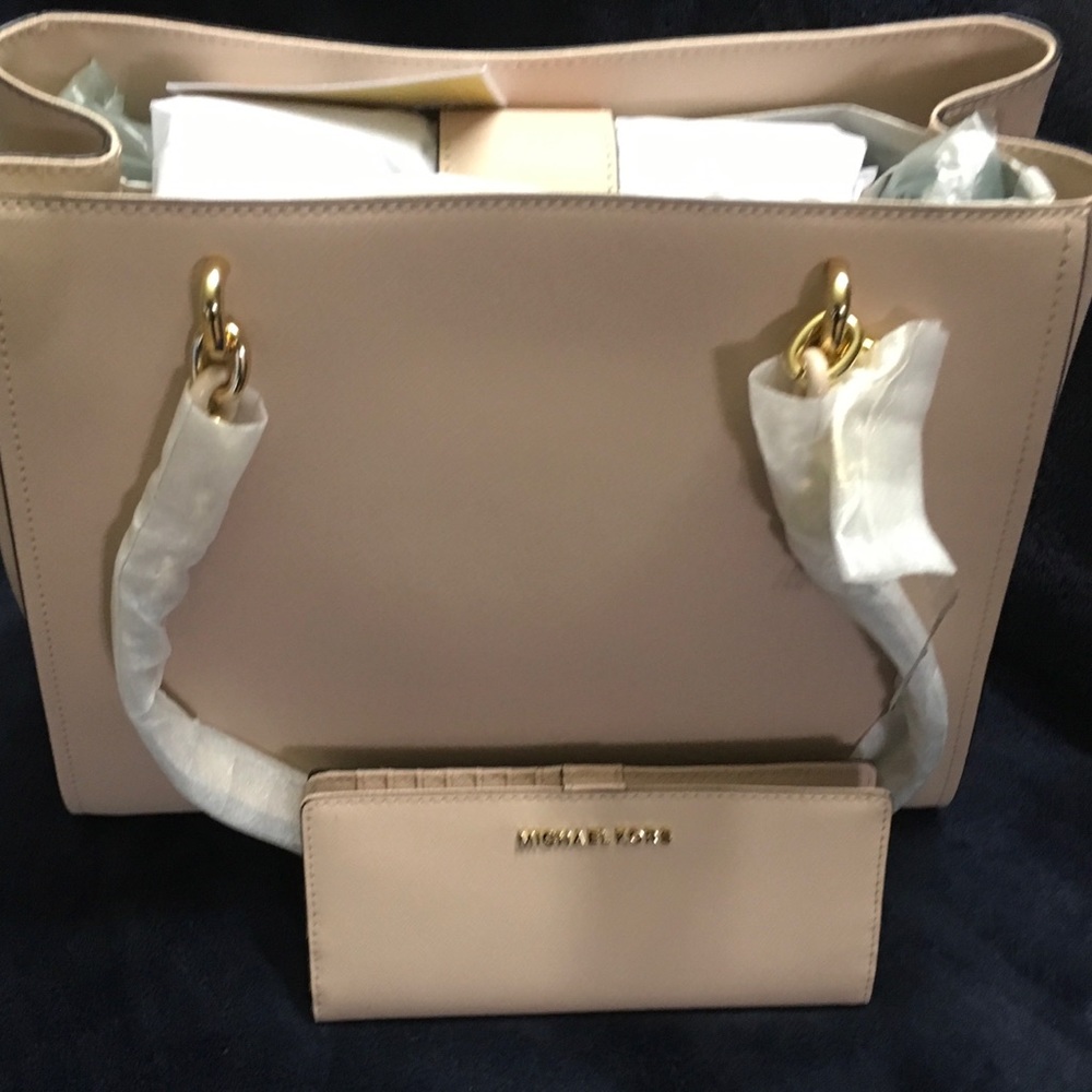 💥FINAL OFFER💥Michael Kors Sofia tote w/Wallet